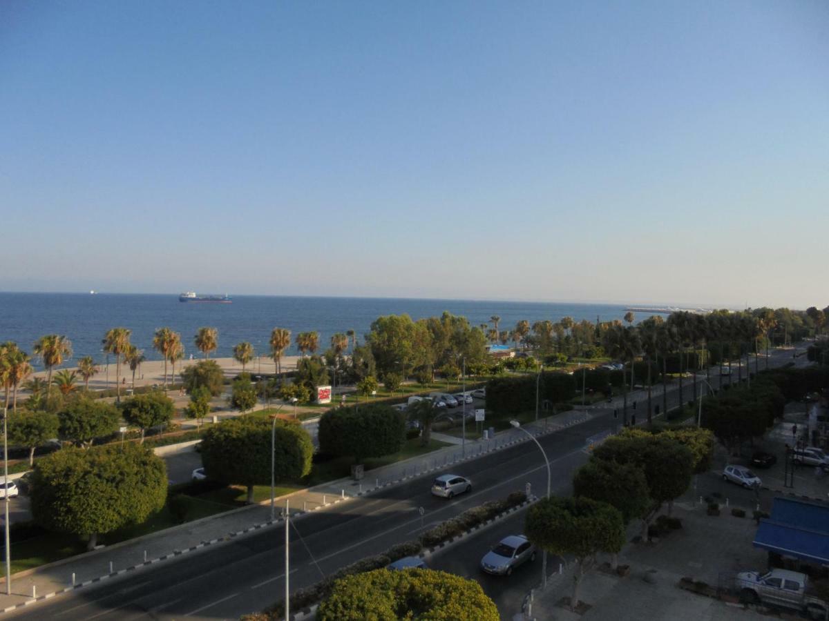 Kermia Court - Beach-Front, Modern 2 Bedroom -Sleeps 6 Limassol Exterior photo