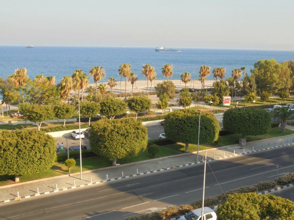 Kermia Court - Beach-Front, Modern 2 Bedroom -Sleeps 6 Limassol Exterior photo