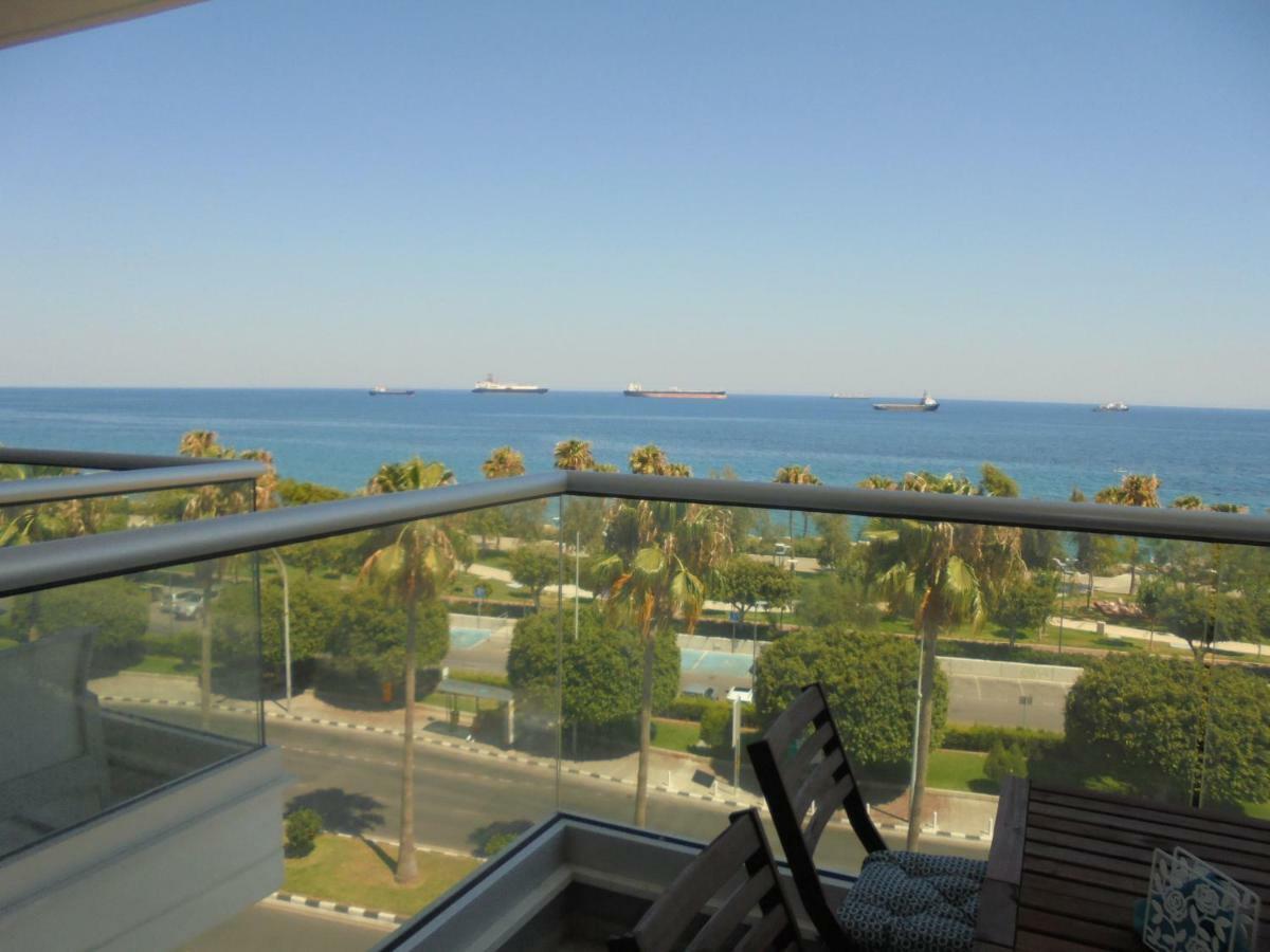 Kermia Court - Beach-Front, Modern 2 Bedroom -Sleeps 6 Limassol Exterior photo