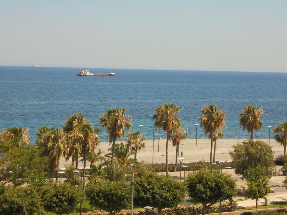 Kermia Court - Beach-Front, Modern 2 Bedroom -Sleeps 6 Limassol Exterior photo