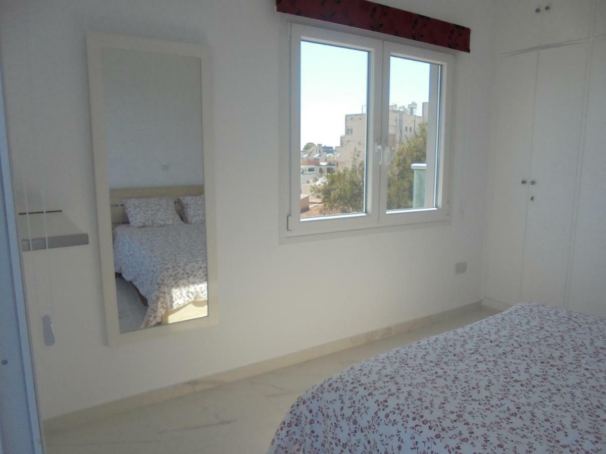 Kermia Court - Beach-Front, Modern 2 Bedroom -Sleeps 6 Limassol Exterior photo