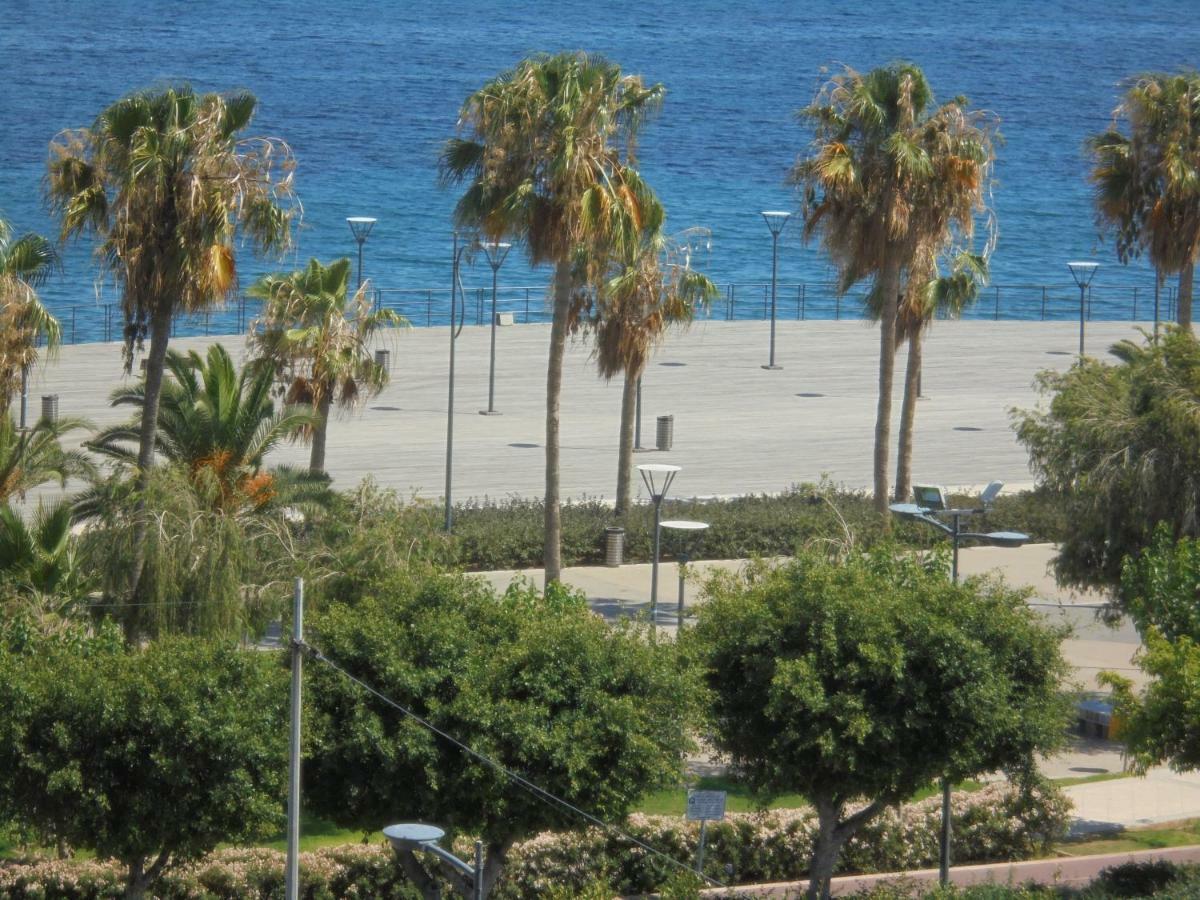 Kermia Court - Beach-Front, Modern 2 Bedroom -Sleeps 6 Limassol Exterior photo