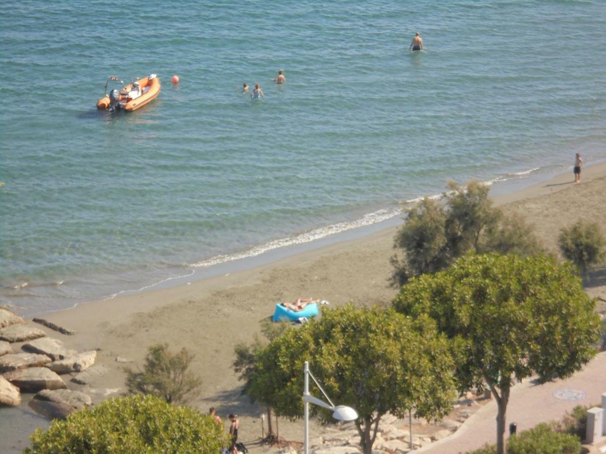 Kermia Court - Beach-Front, Modern 2 Bedroom -Sleeps 6 Limassol Exterior photo