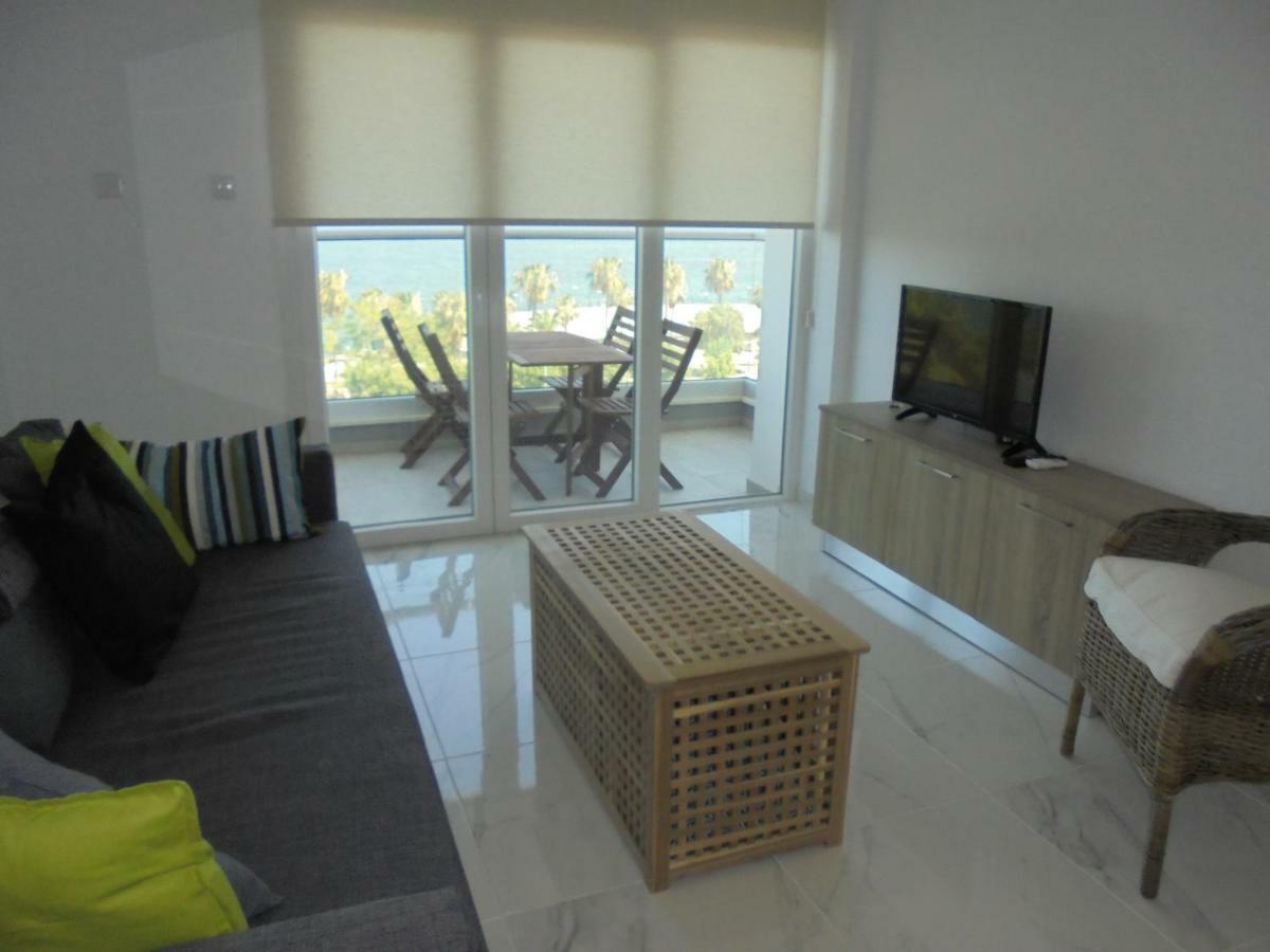 Kermia Court - Beach-Front, Modern 2 Bedroom -Sleeps 6 Limassol Exterior photo